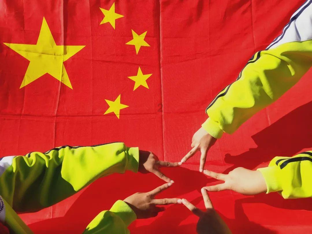 重庆：3000平米“年货大街”市民置办年货年味十足